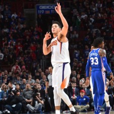 Rappeur Drake avec Devin Booker maillot